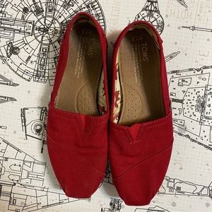 Two pair Tom’s slip ons